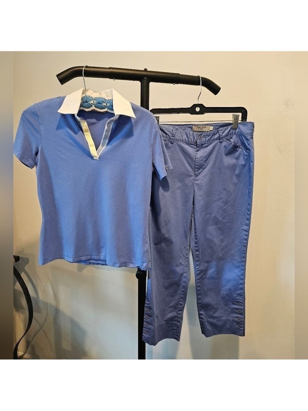 BOBBY JONES WOMEN'S BLUE GOLF POLO & PANTS SET POLO IS SIZE SMALL PANTS SIZE 8